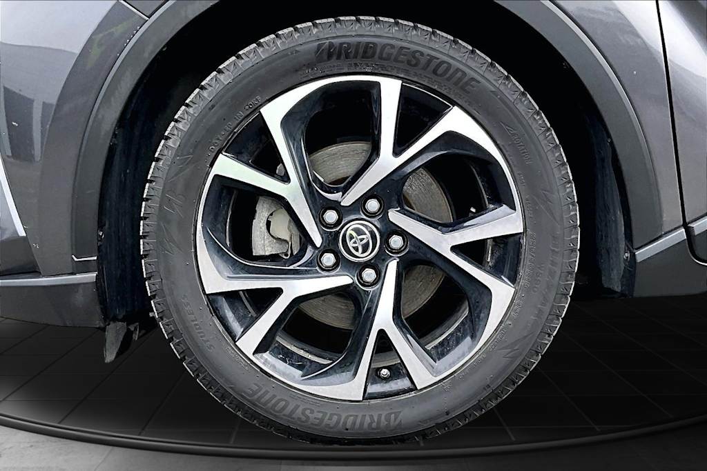 Thumbnail: 2022 Toyota C-HR - 8