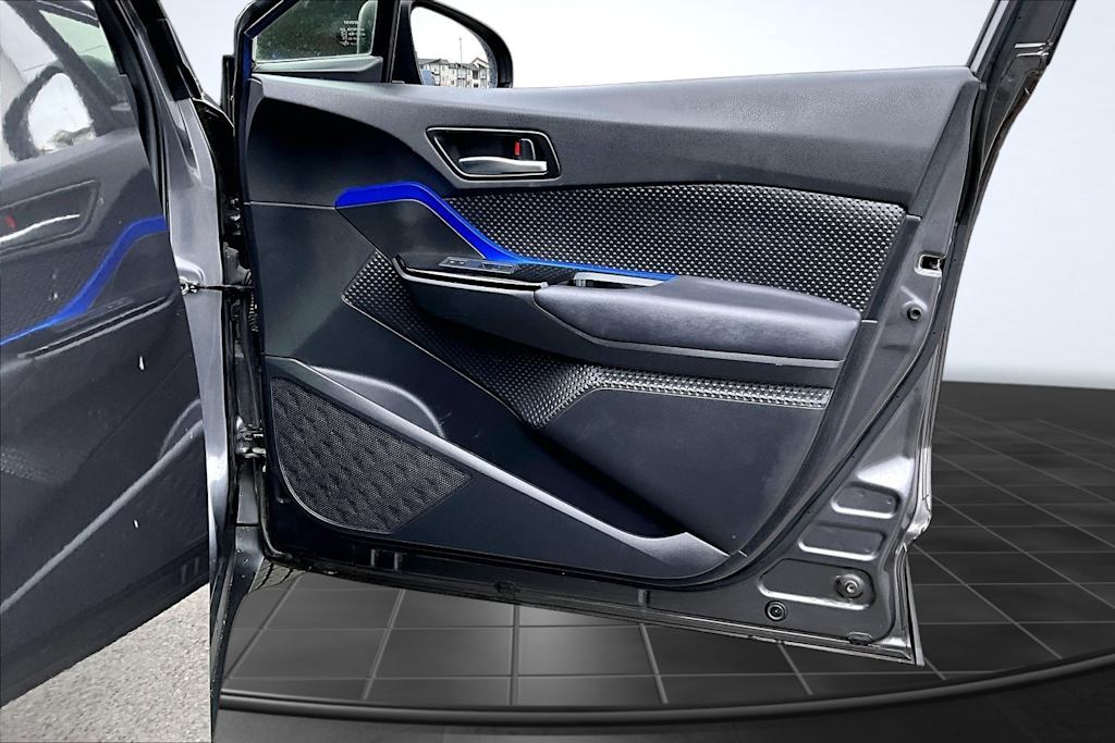 Thumbnail: 2022 Toyota C-HR - 29