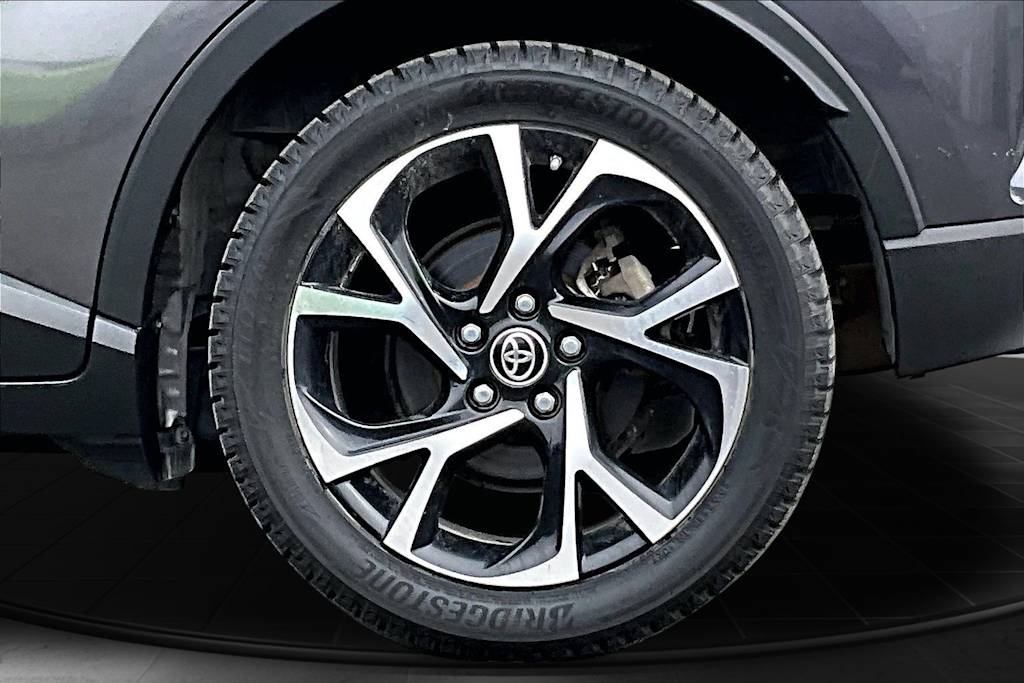 Thumbnail: 2022 Toyota C-HR - 36