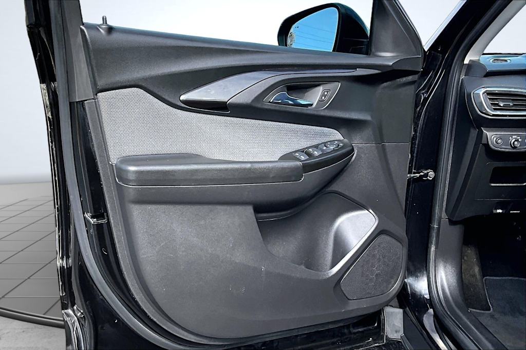 Thumbnail: 2023 Chevrolet TrailBlazer - 28