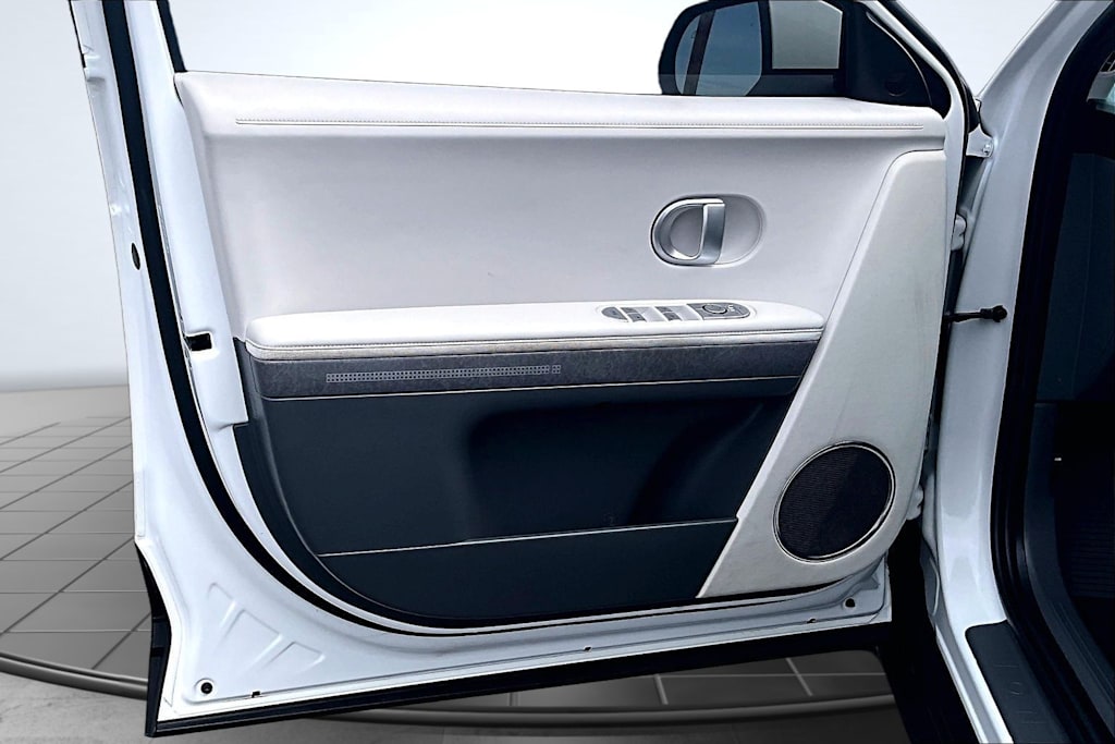 Thumbnail: 2023 Hyundai Ioniq 5 - 28