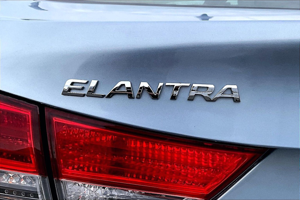 Thumbnail: 2012 Hyundai Elantra - 7