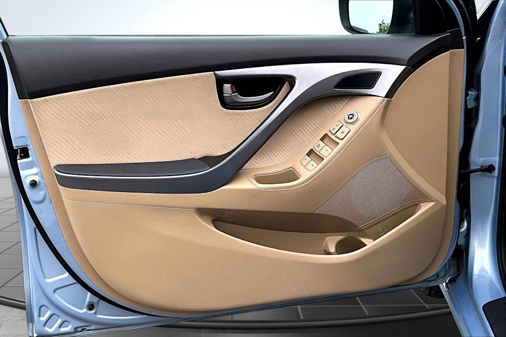 Thumbnail: 2012 Hyundai Elantra - 28