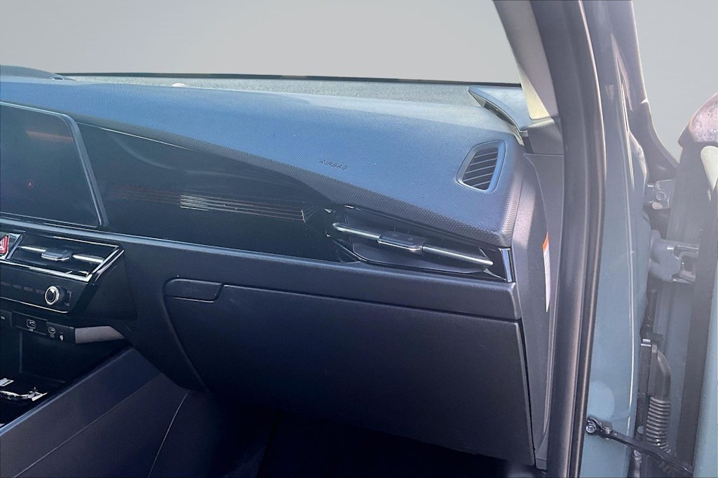 Thumbnail: 2023 Kia Niro - 24