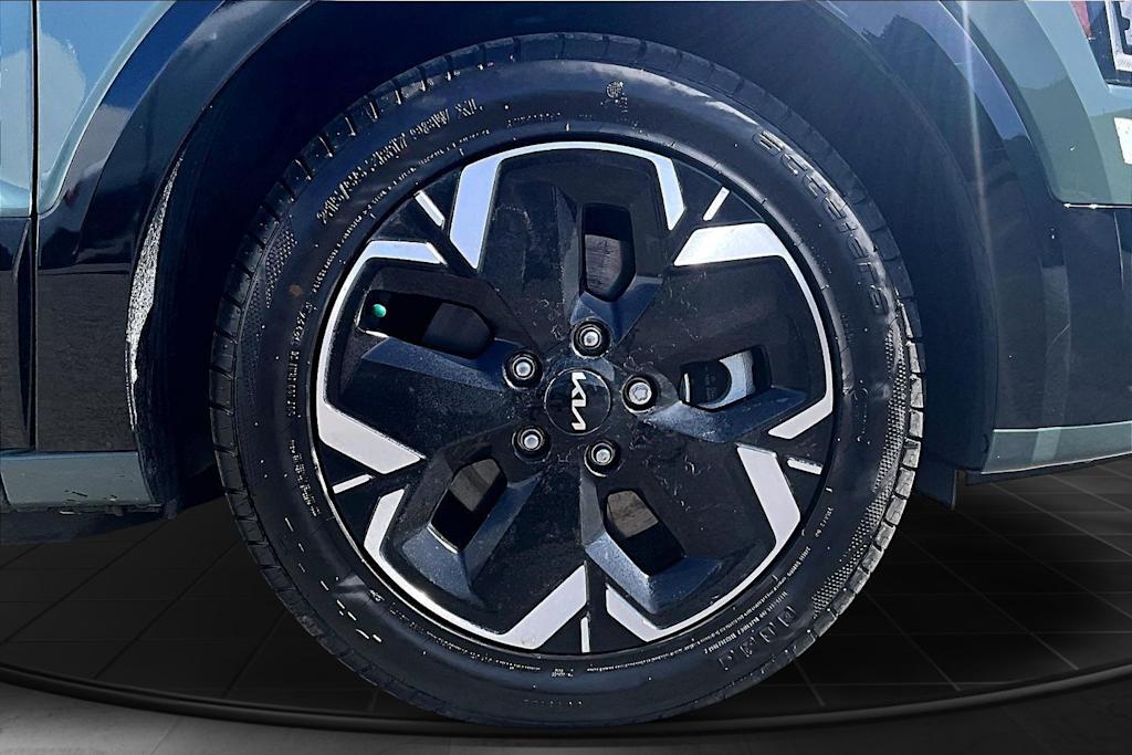 Thumbnail: 2023 Kia Niro - 34
