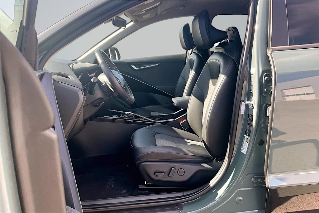 Thumbnail: 2023 Kia Niro - 11