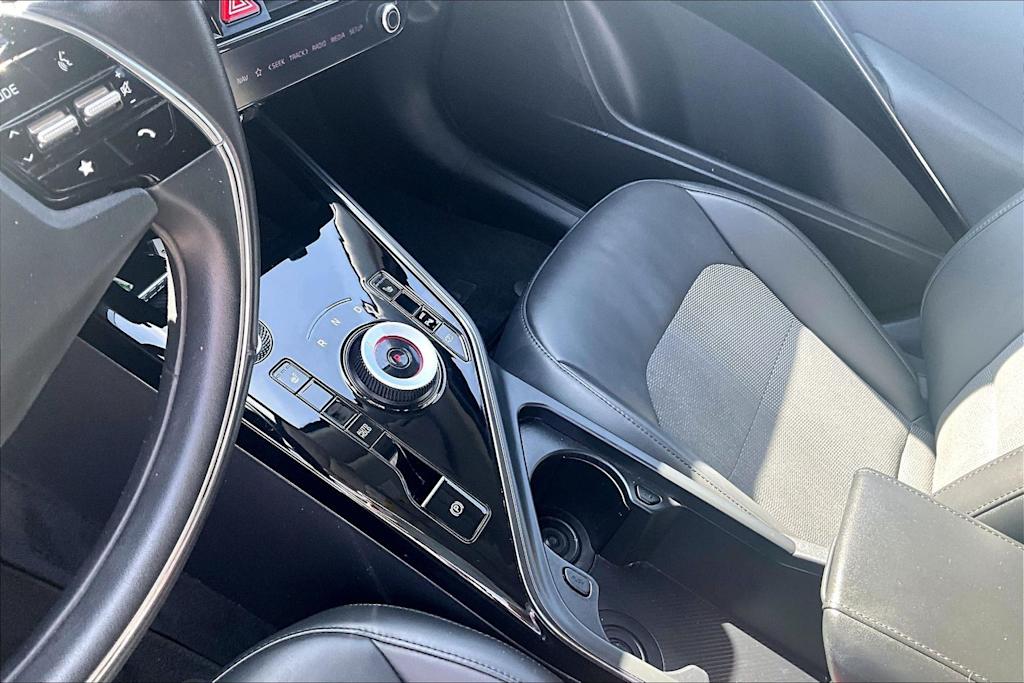 Thumbnail: 2023 Kia Niro - 16