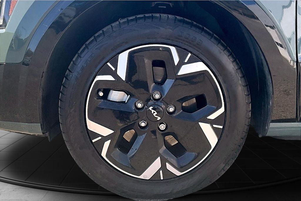 Thumbnail: 2023 Kia Niro - 8