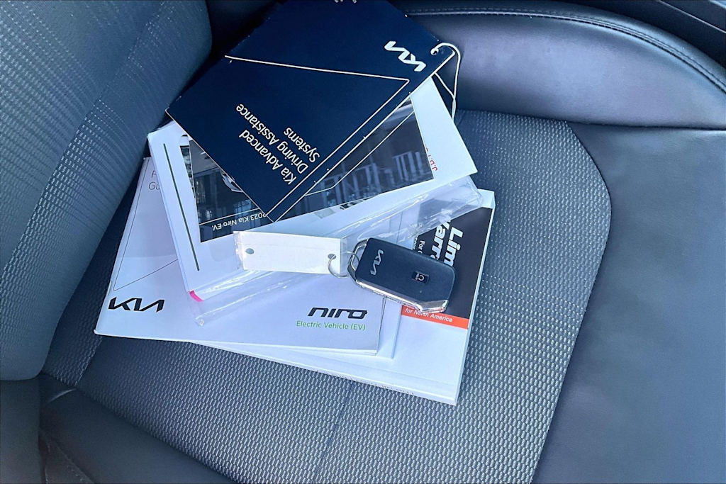 Thumbnail: 2023 Kia Niro - 19
