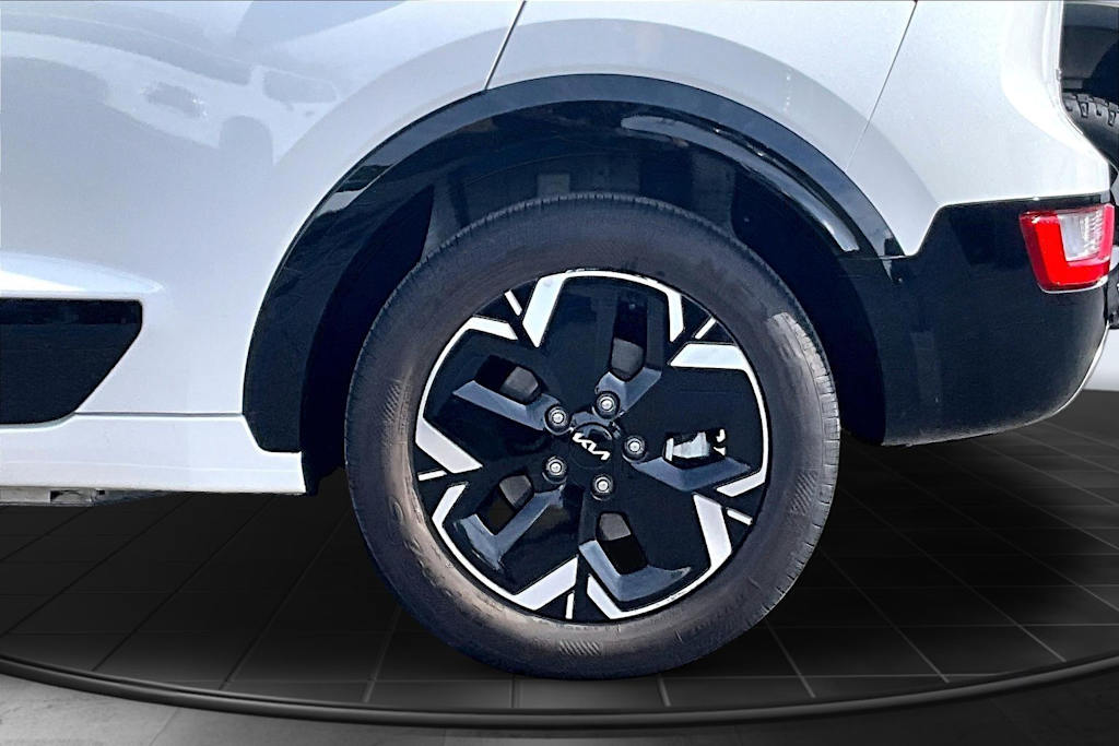 Thumbnail: 2024 Kia Niro - 36