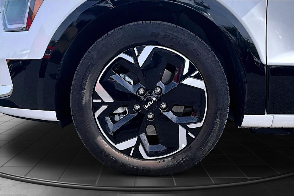 Thumbnail: 2024 Kia Niro - 8