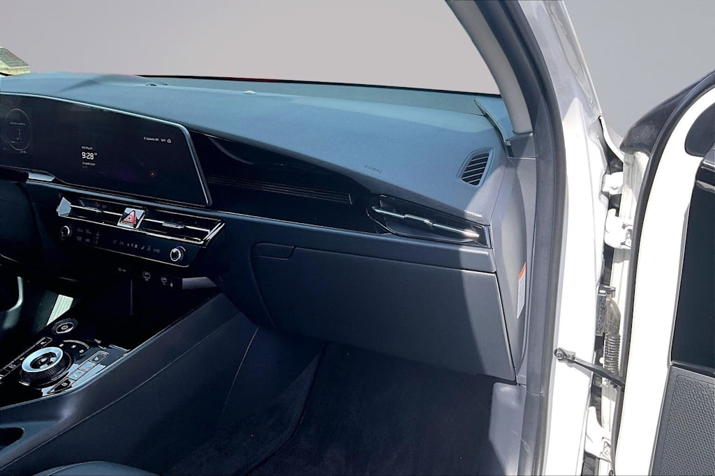 Thumbnail: 2024 Kia Niro - 25