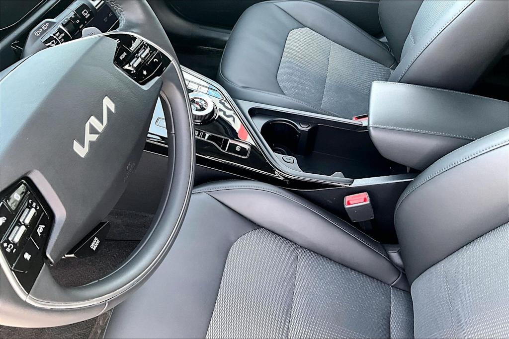 Thumbnail: 2024 Kia Niro - 21