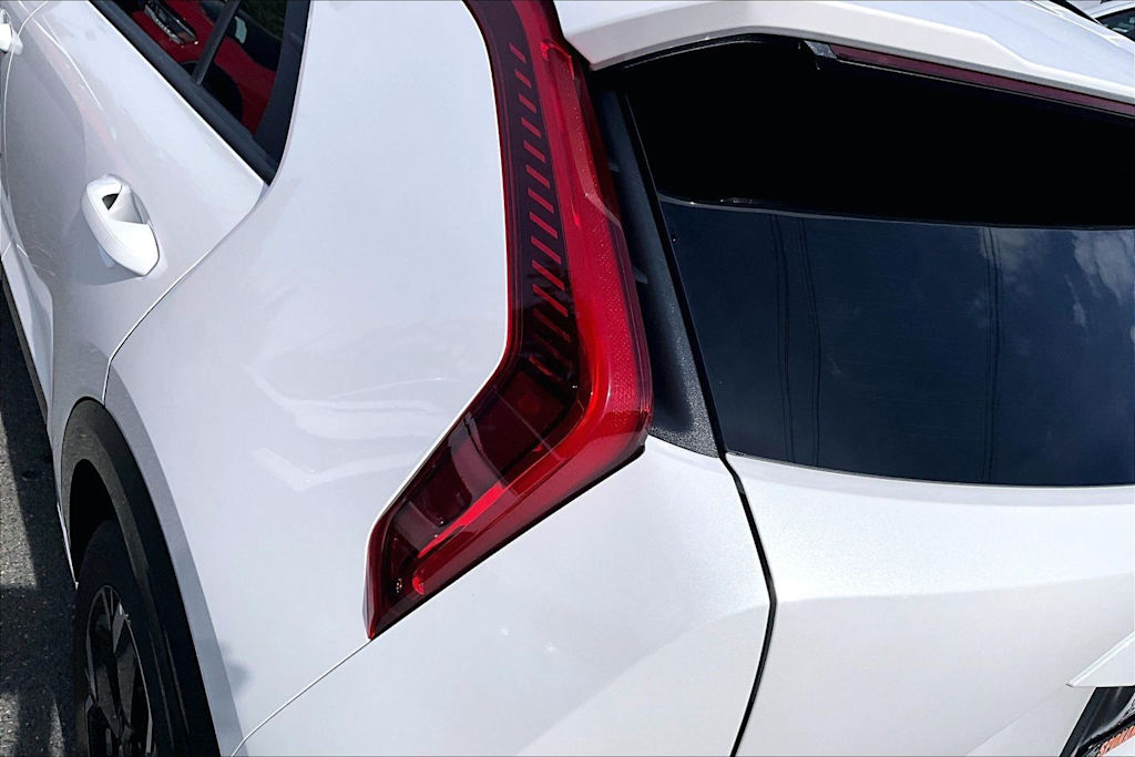 Thumbnail: 2024 Kia Niro - 32