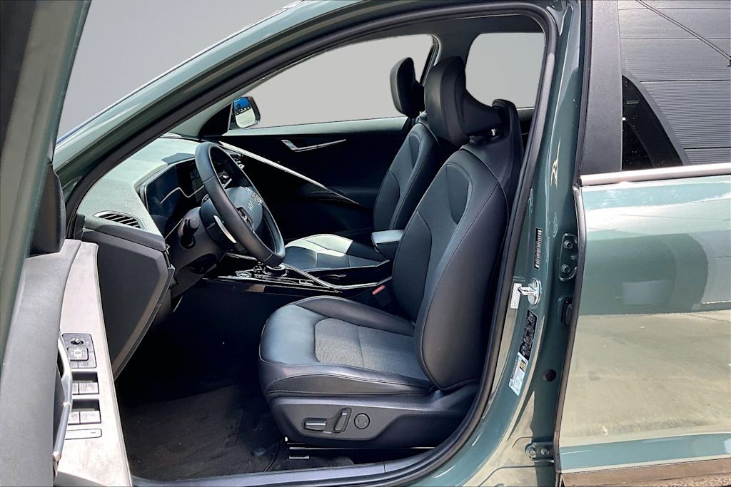 Thumbnail: 2023 Kia Niro - 11