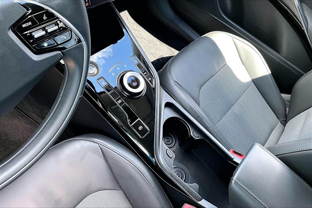 Thumbnail: 2023 Kia Niro - 16