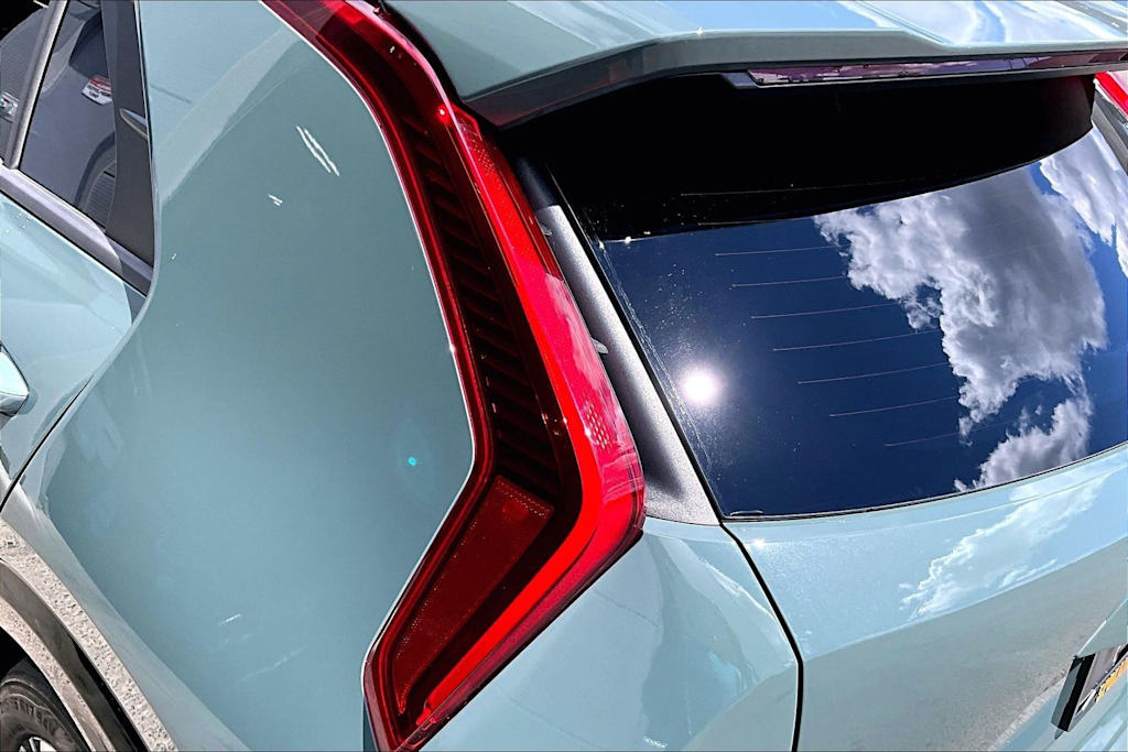 Thumbnail: 2023 Kia Niro - 32