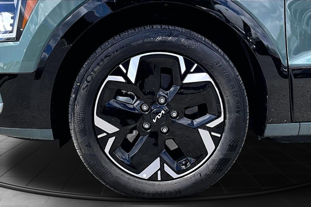 Thumbnail: 2023 Kia Niro - 8