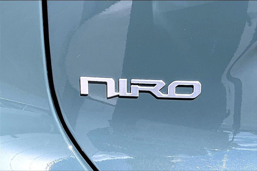 Thumbnail: 2023 Kia Niro - 7