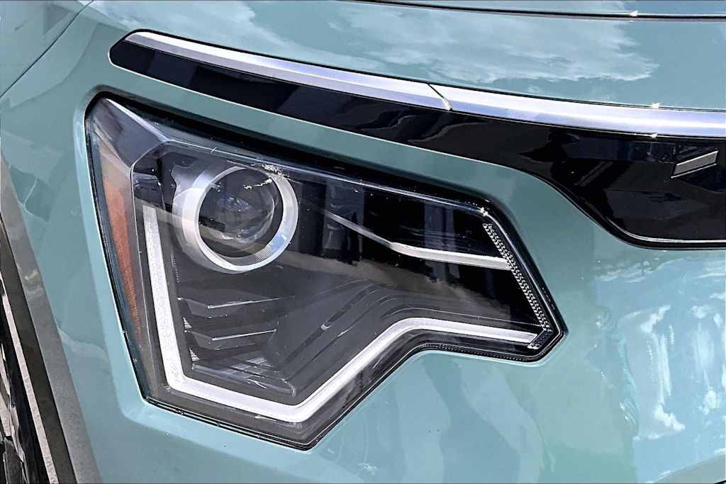 Thumbnail: 2023 Kia Niro - 31