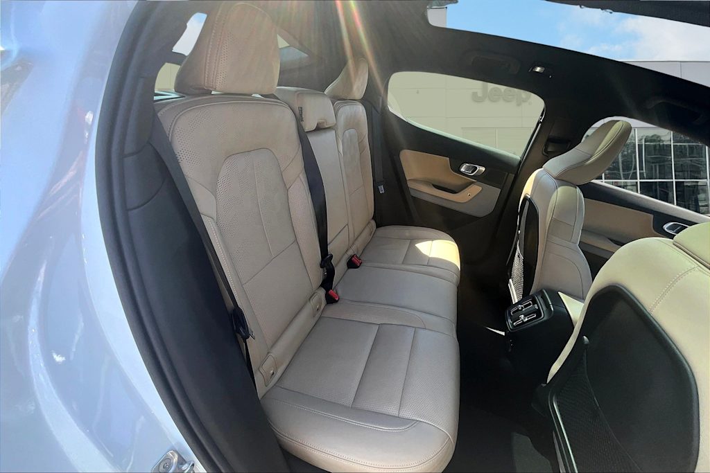 2022 Polestar 2  33