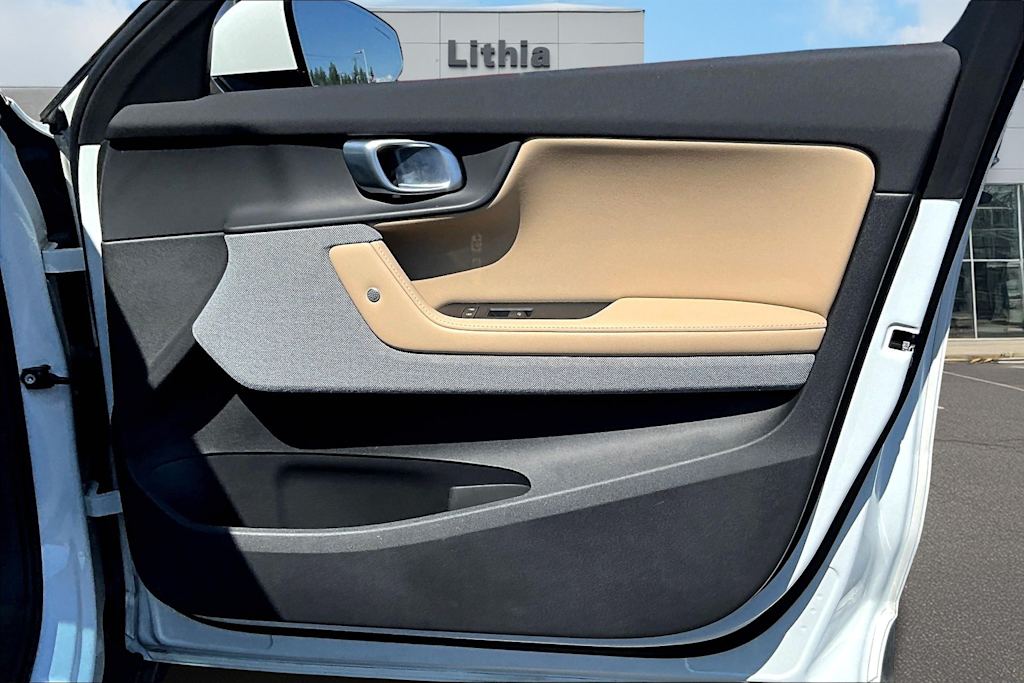 2022 Polestar 2  32