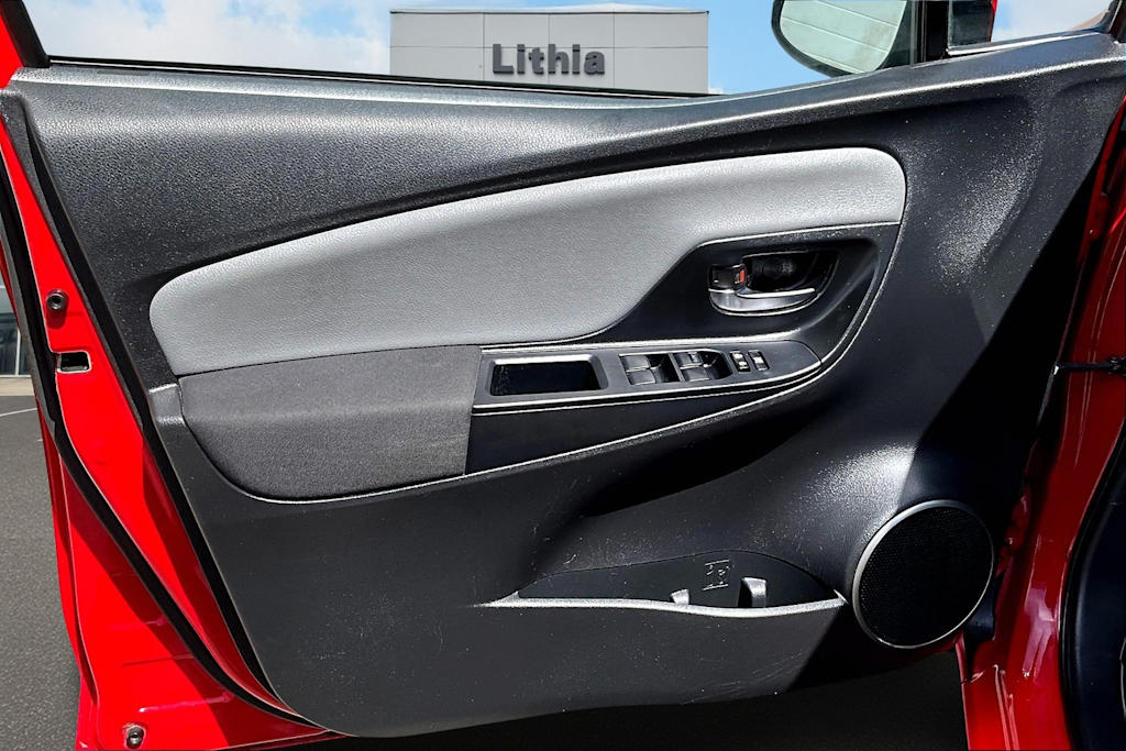 Thumbnail: 2016 Toyota Yaris - 24