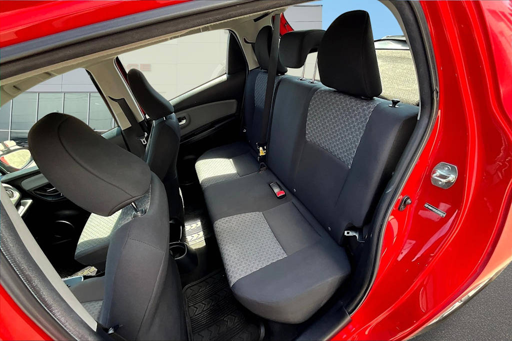 Thumbnail: 2016 Toyota Yaris - 11