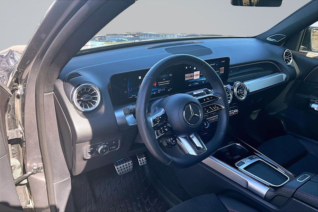 Thumbnail: 2024 Mercedes-Benz GLB - 2