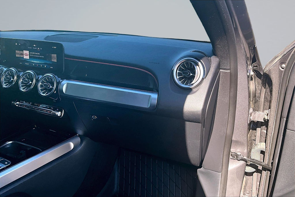 Thumbnail: 2024 Mercedes-Benz GLB - 24