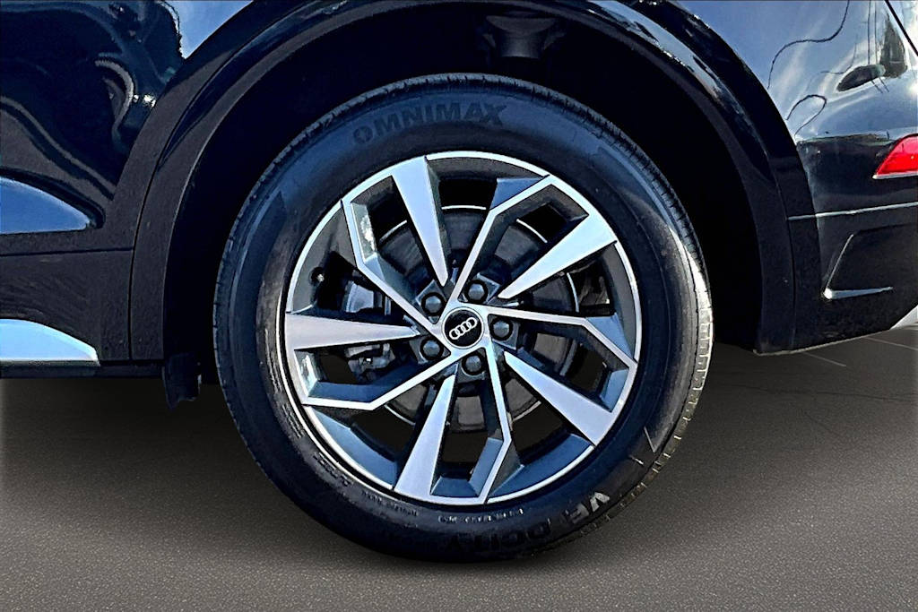 Thumbnail: 2023 Audi Q5 - 36