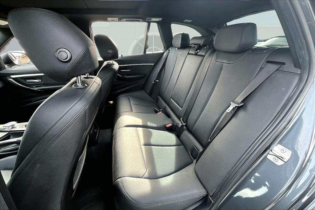 2017 BMW 3 Series 330xi 12