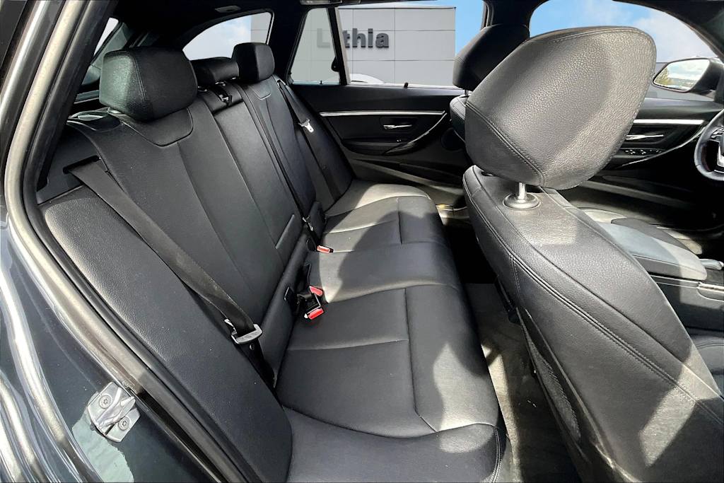 2017 BMW 3 Series 330xi 33