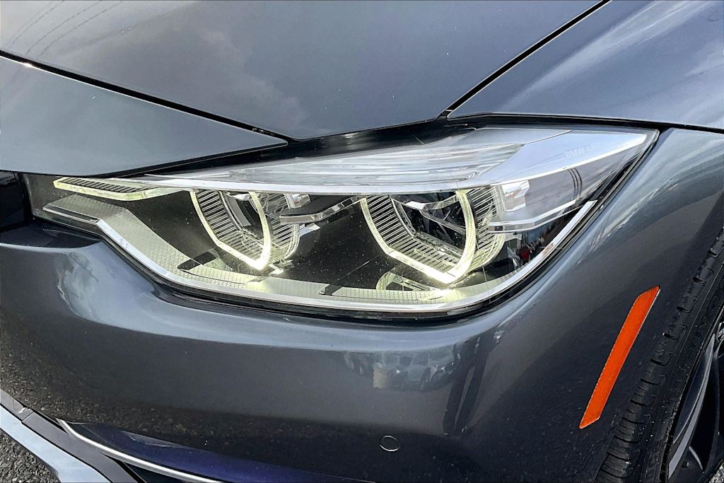 2017 BMW 3 Series 330xi 26