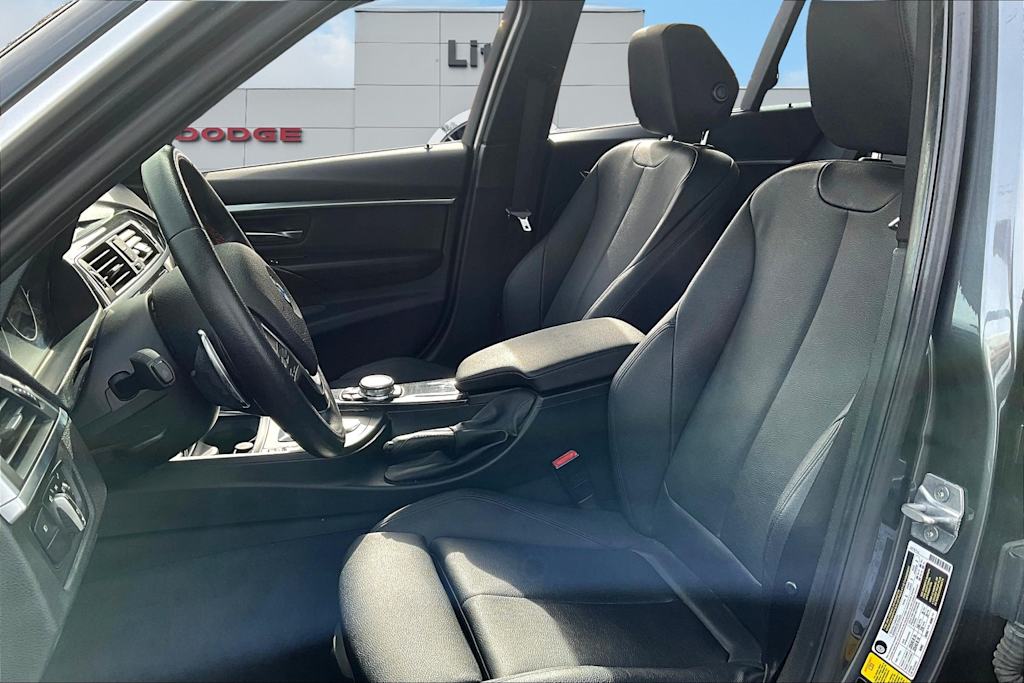 2017 BMW 3 Series 330xi 32