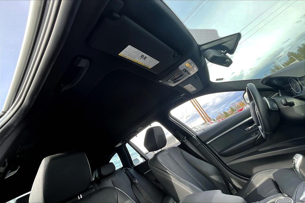 2017 BMW 3 Series 330xi 14