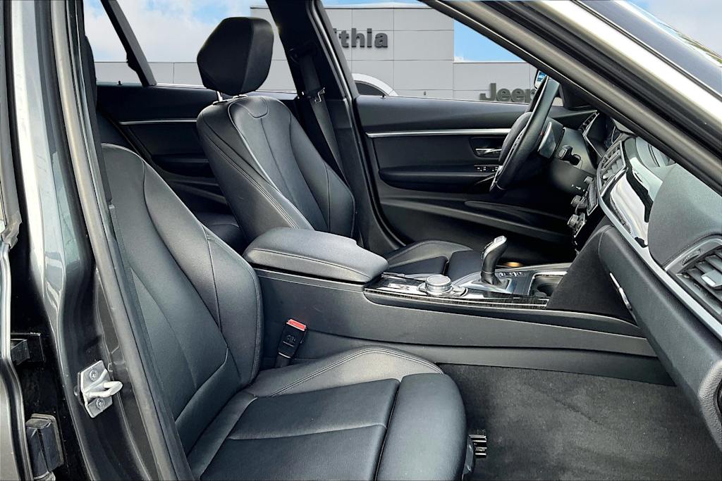 2017 BMW 3 Series 330xi 10