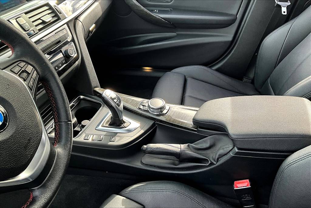 2017 BMW 3 Series 330xi 11