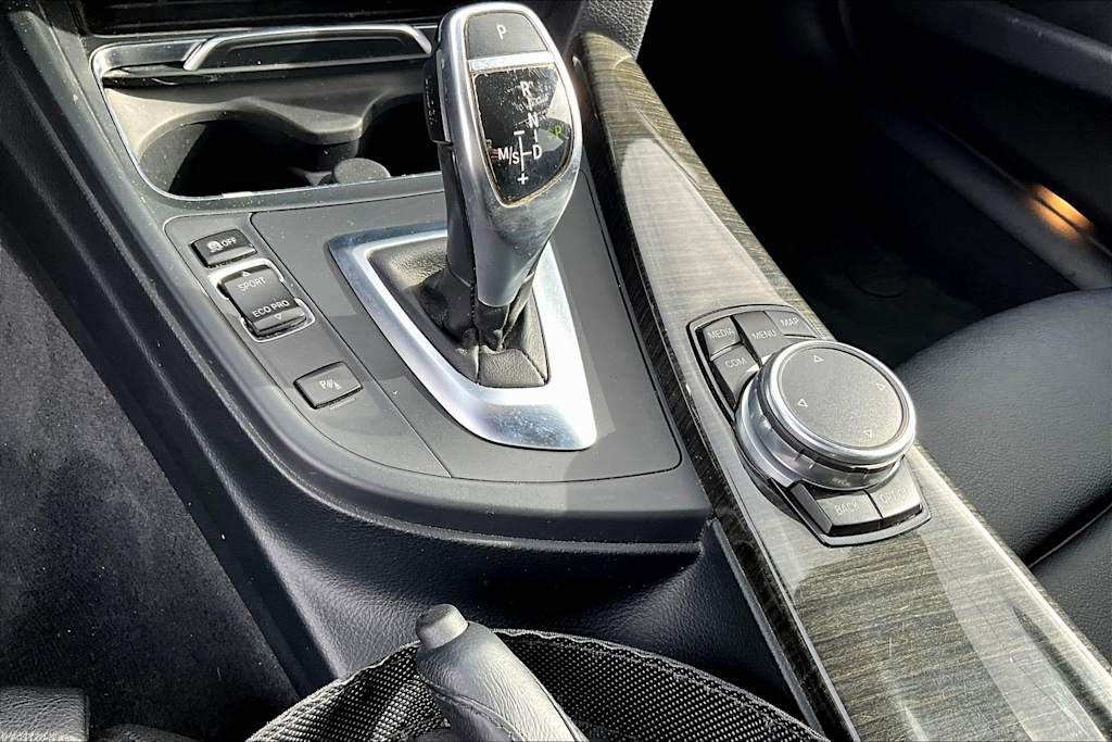 2017 BMW 3 Series 330xi 16