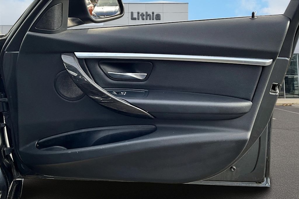 2017 BMW 3 Series 330xi 31