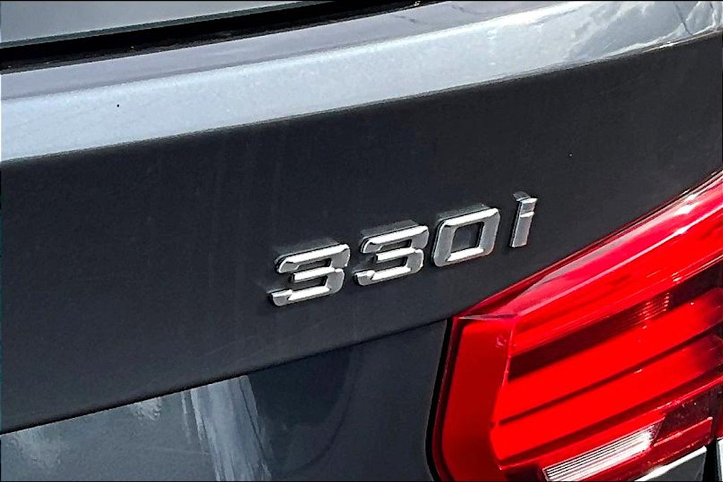 2017 BMW 3 Series 330xi 6