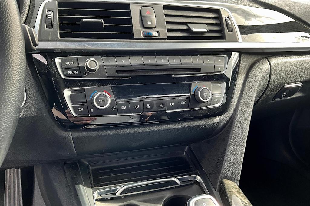 2017 BMW 3 Series 330xi 34