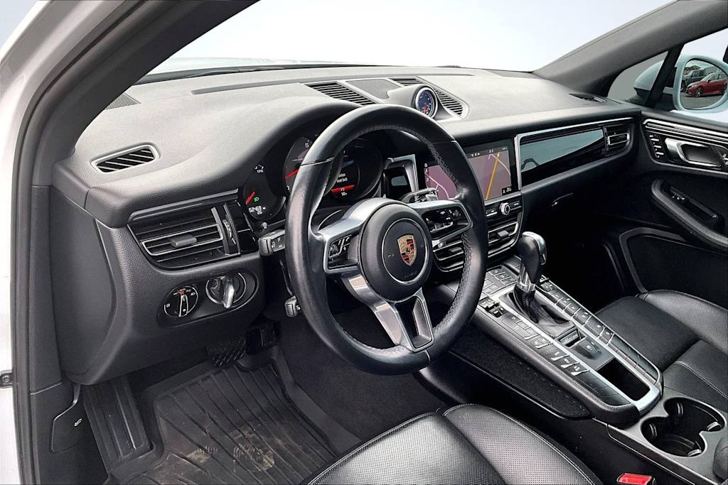 Thumbnail: 2020 Porsche Macan - 2