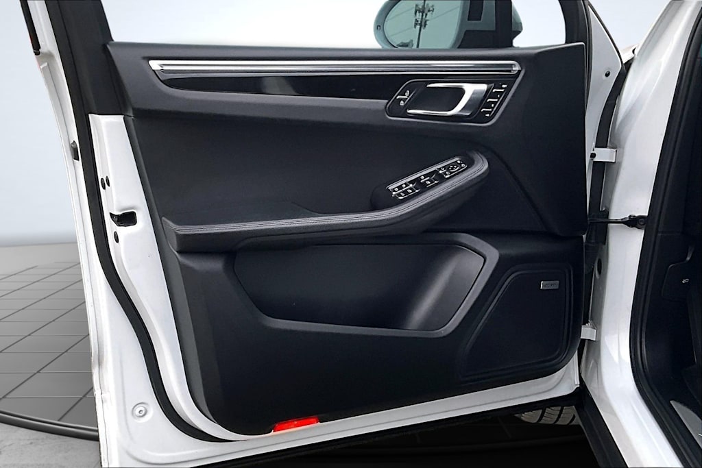 Thumbnail: 2020 Porsche Macan - 28