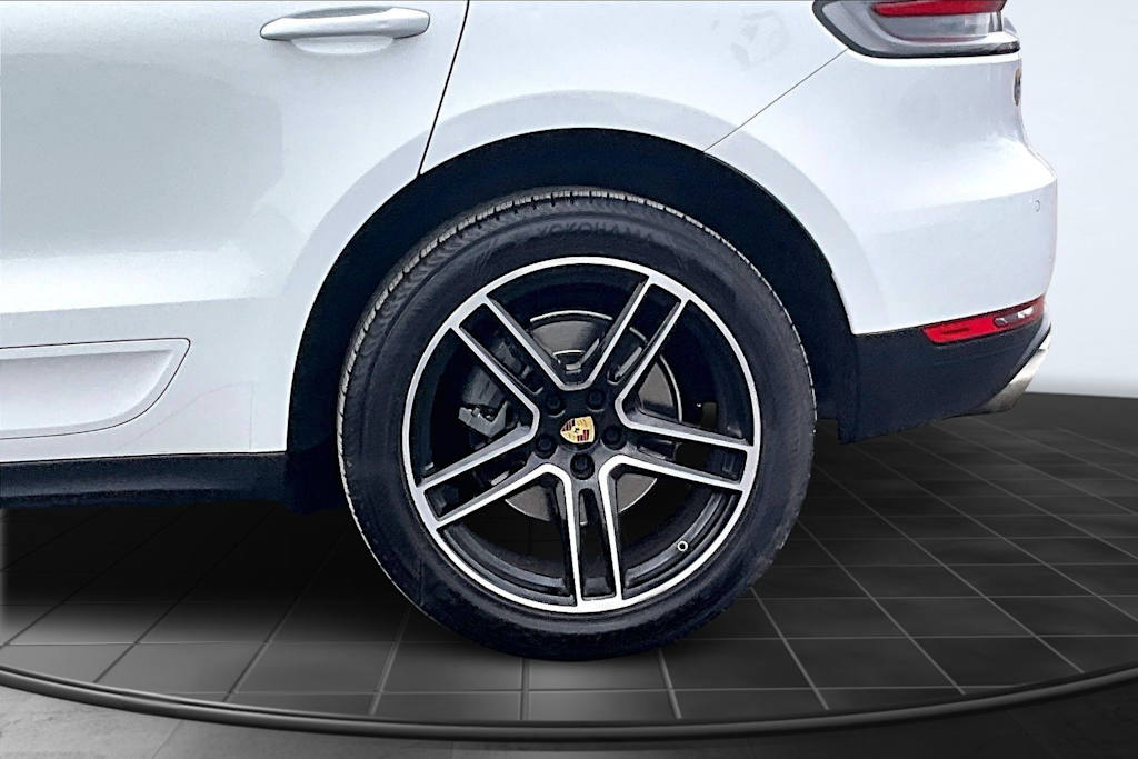 Thumbnail: 2020 Porsche Macan - 36