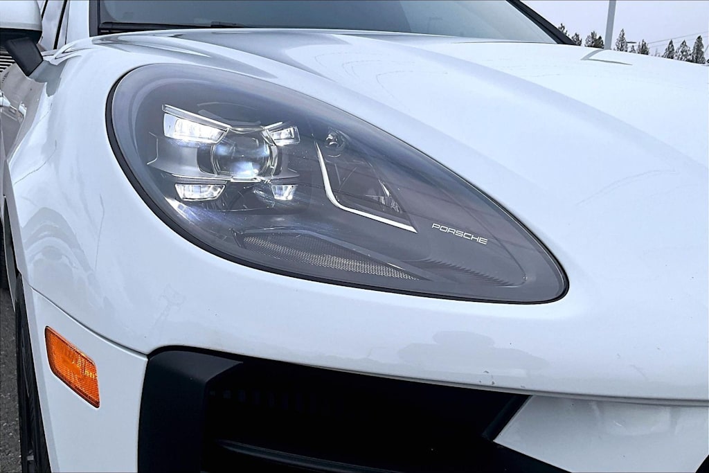 Thumbnail: 2020 Porsche Macan - 31