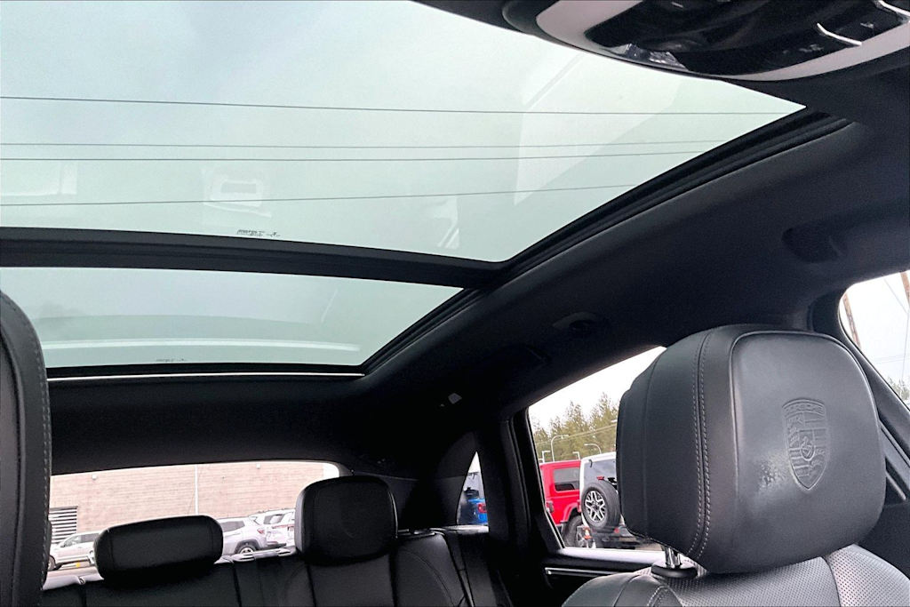 Thumbnail: 2020 Porsche Macan - 30