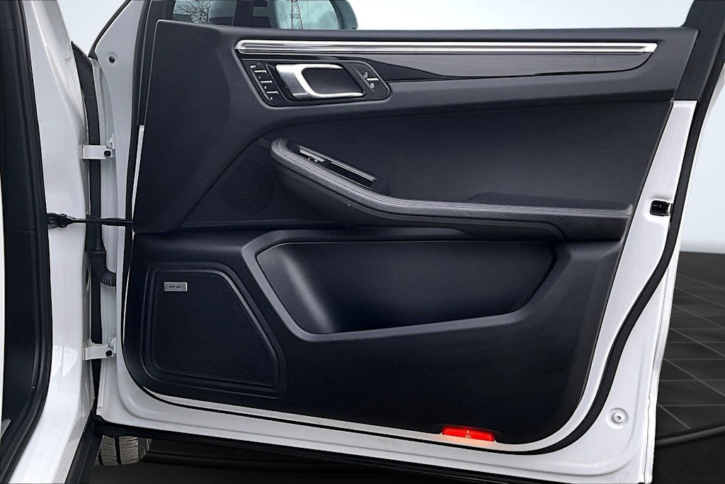 Thumbnail: 2020 Porsche Macan - 29