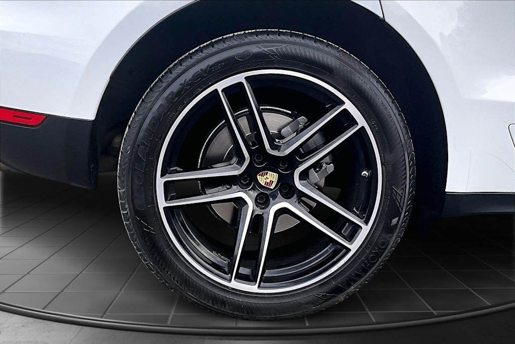 Thumbnail: 2020 Porsche Macan - 35