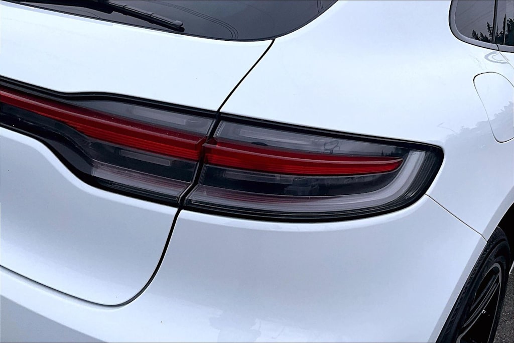 Thumbnail: 2020 Porsche Macan - 32